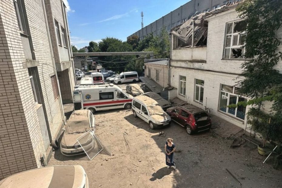 Українська медицина під вогнем: тисячі медзакладів зруйновано через агресію РФ.